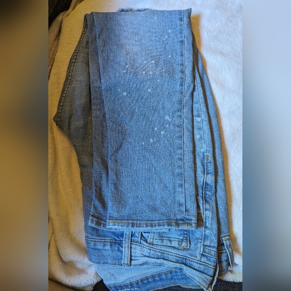 Old Navy Distressed Boyfriend Jeans - Picture 3 of 3